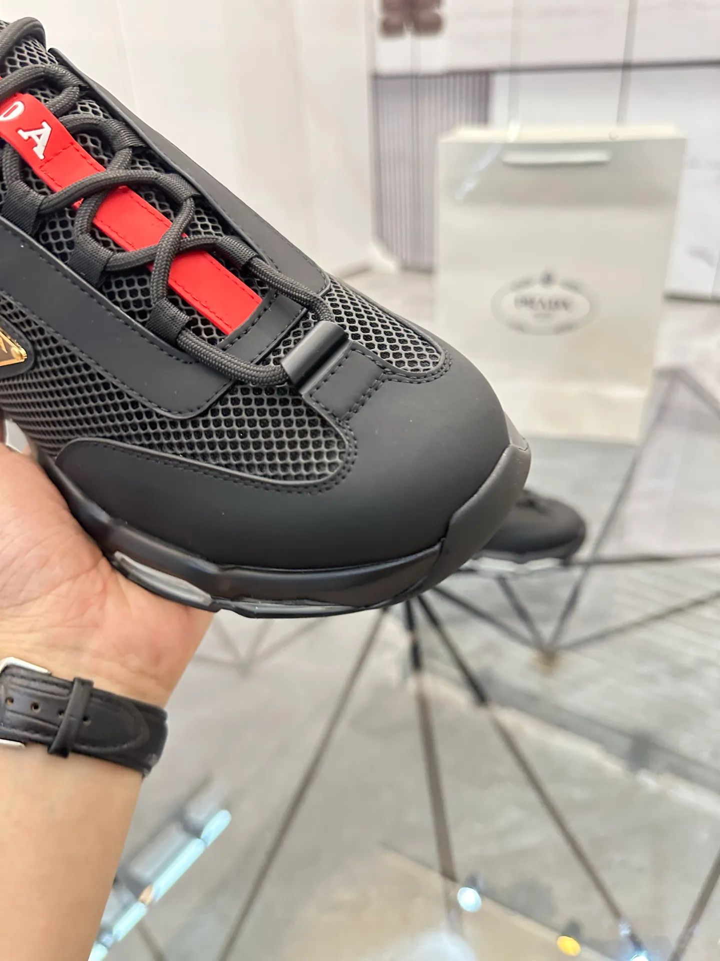 Men's shoes for sale 💰: 💰P660¥ High-end top quality Product trademark: Prada *"Prada*" low-top casual shoes Regular size: 38-45 (can be customized to 46) Product materials: Upper imported first-layer cowhide spliced ​​with original fabric, breathable lining, cowhide foot pads, original air cushion outsole. No.: 001